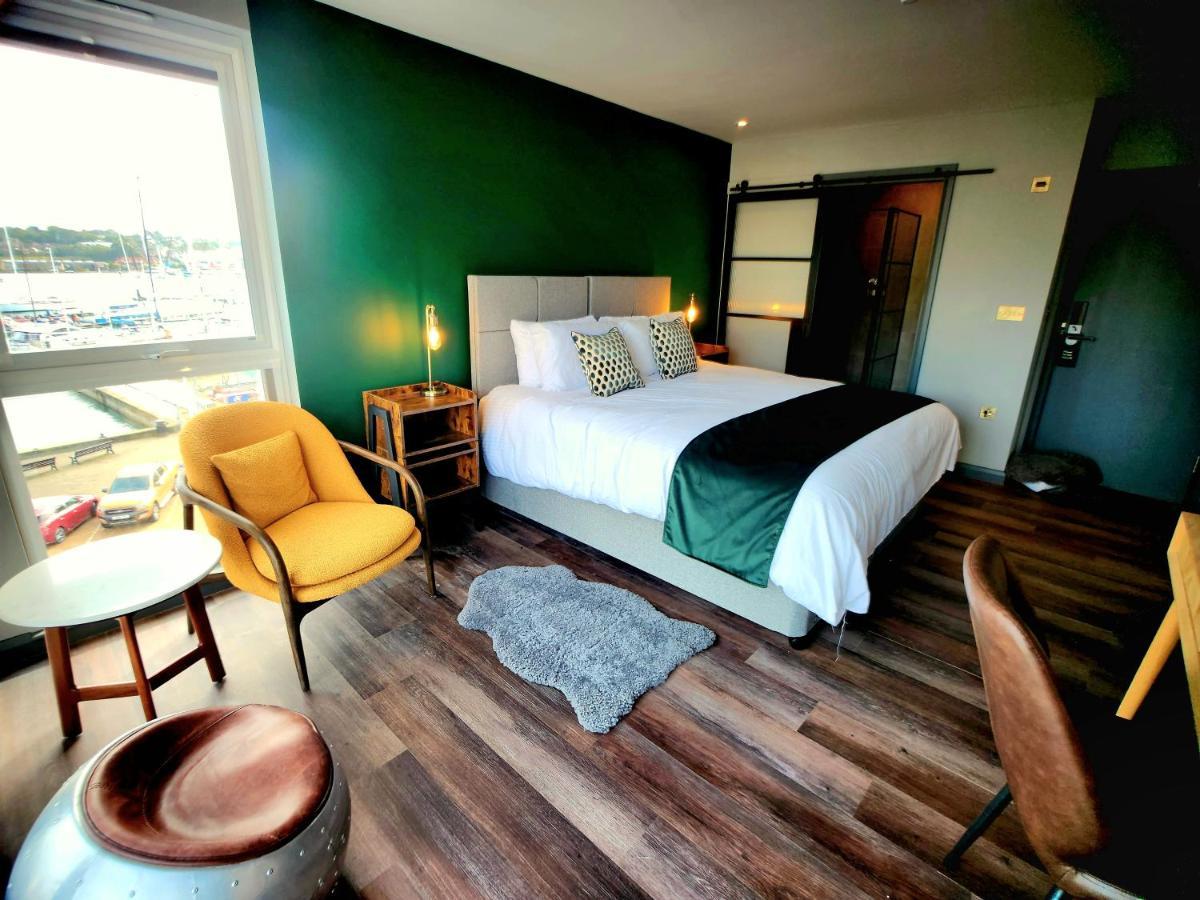 Pinnacle Suites Hotel Cowes  Buitenkant foto