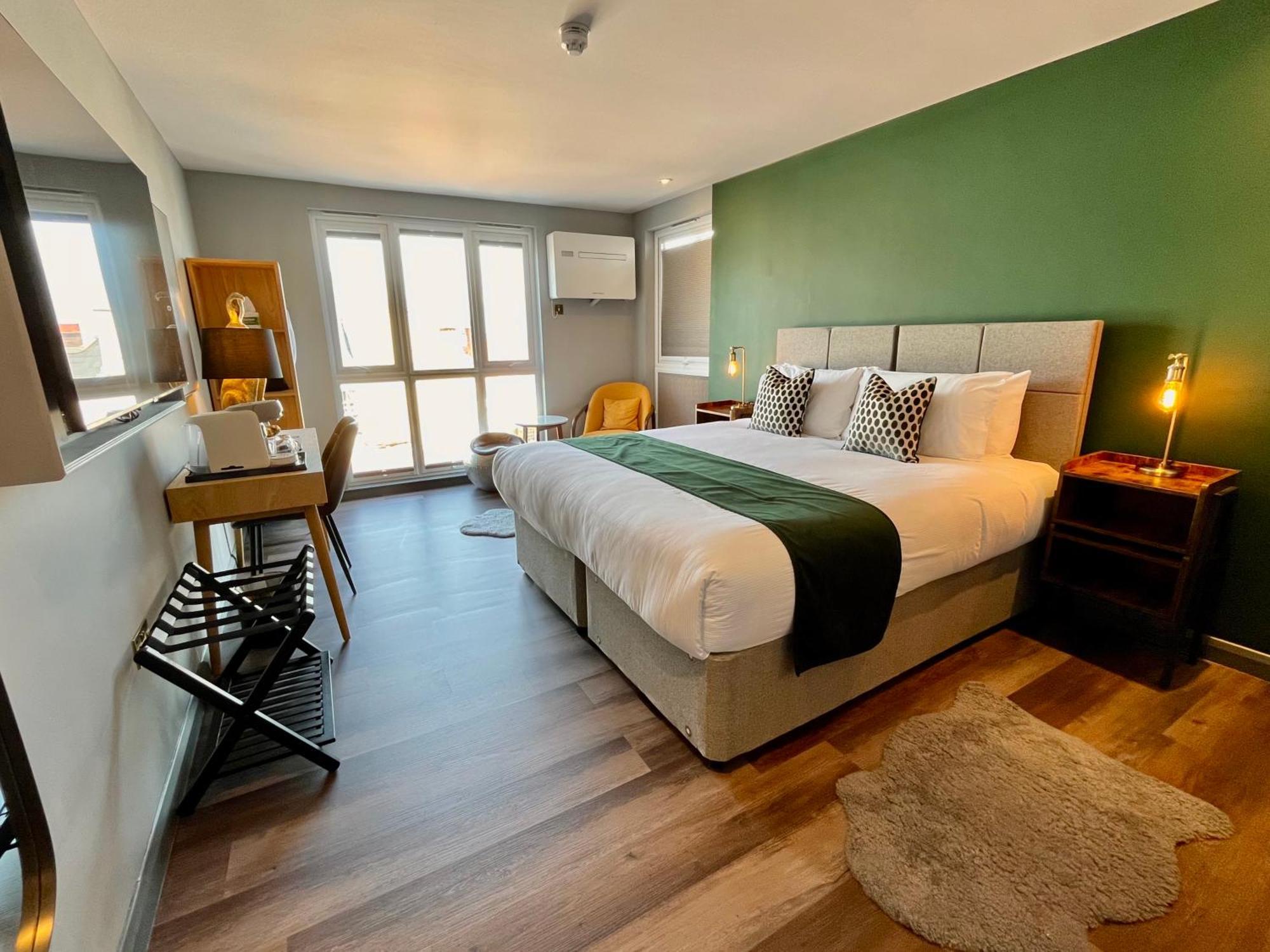 Pinnacle Suites Hotel Cowes  Buitenkant foto